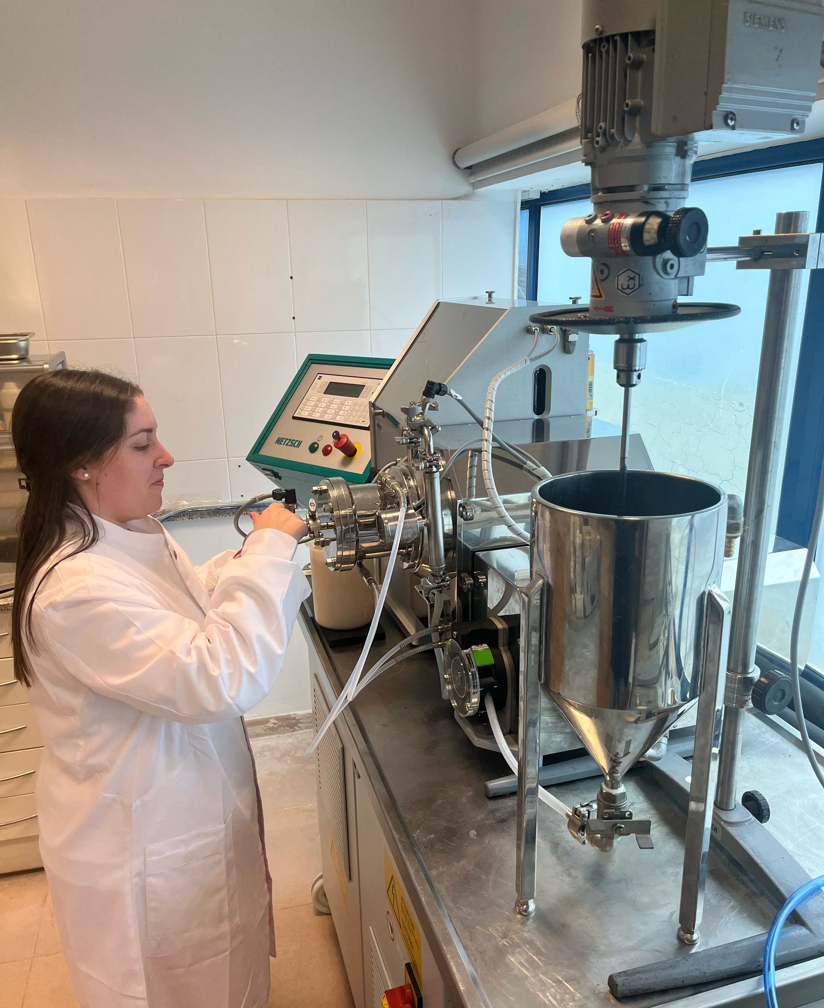 La molienda en vía húmeda: tecnología clave para una formulación estable y eficaz